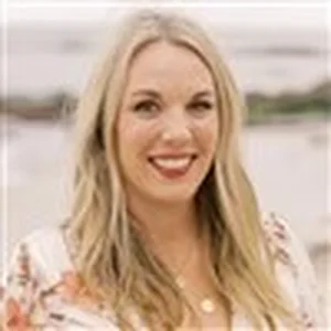 Jenn Smith logo