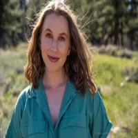 Carly Parks logo